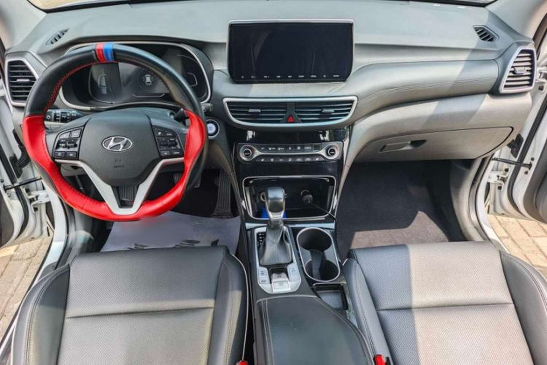 Used Hyundai Tucson 2020 280TGDi Two-Wheel-Drive GLS Smart Connectivity Version China VI Standard Interior 3