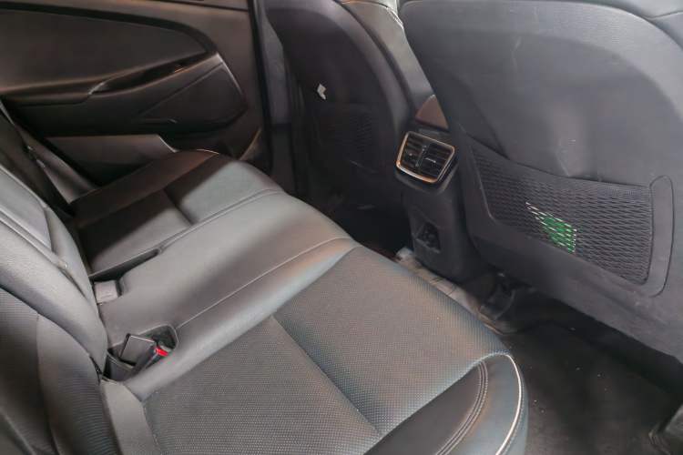 Used Hyundai Tucson 2020 280TGDi Two-Wheel-Drive GLS Smart Connectivity Version China VI Standard Interior 3