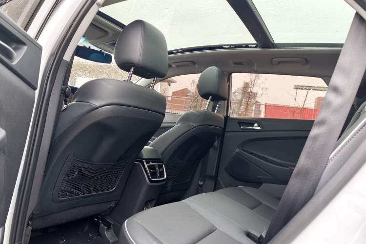 Used Hyundai Tucson 2020 280TGDi Two-Wheel-Drive GLS Fashion Edition China VI Standard Interior 3