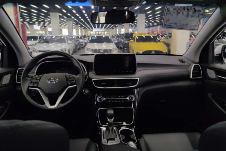 Used Hyundai Tucson 2020 280TGDi Two-Wheel-Drive GLS Fashion Edition China VI Standard Interior 3