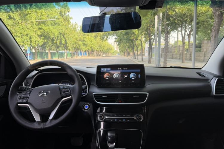 Used Hyundai Tucson 2020 280TGDi Two-Wheel-Drive GLS Fashion Edition China VI Standard Interior 3