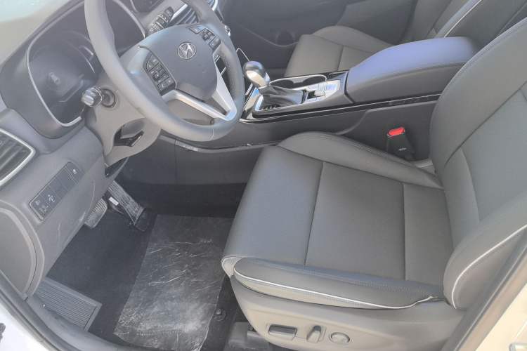 Used Hyundai Tucson 2020 280TGDi Two-Wheel-Drive GLS Fashion Edition China VI Standard Interior 3