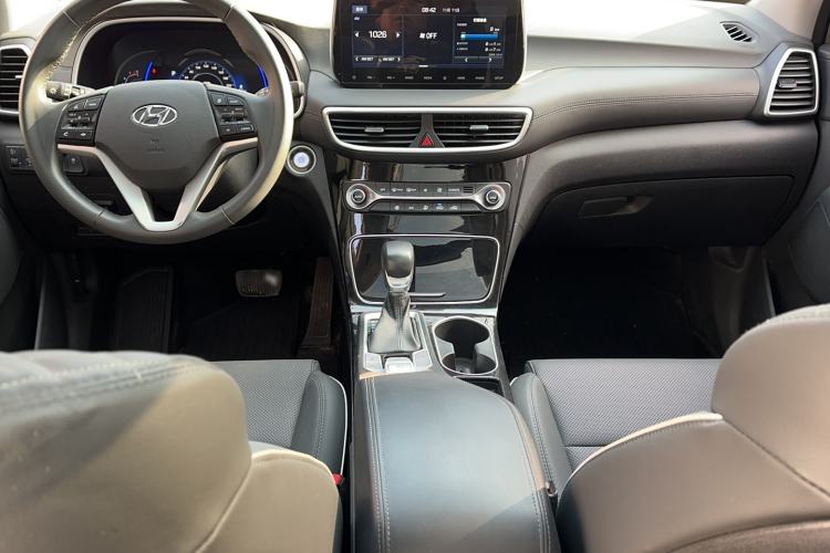 Used Hyundai Tucson 2020 280TGDi Two-Wheel-Drive GLS Fashion Edition China VI Standard Interior 3