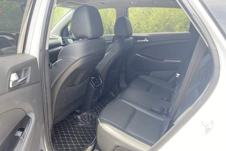 Used Hyundai Tucson 2020 280TGDi Two-Wheel-Drive GL Comfort Edition China VI Standard Interior 3