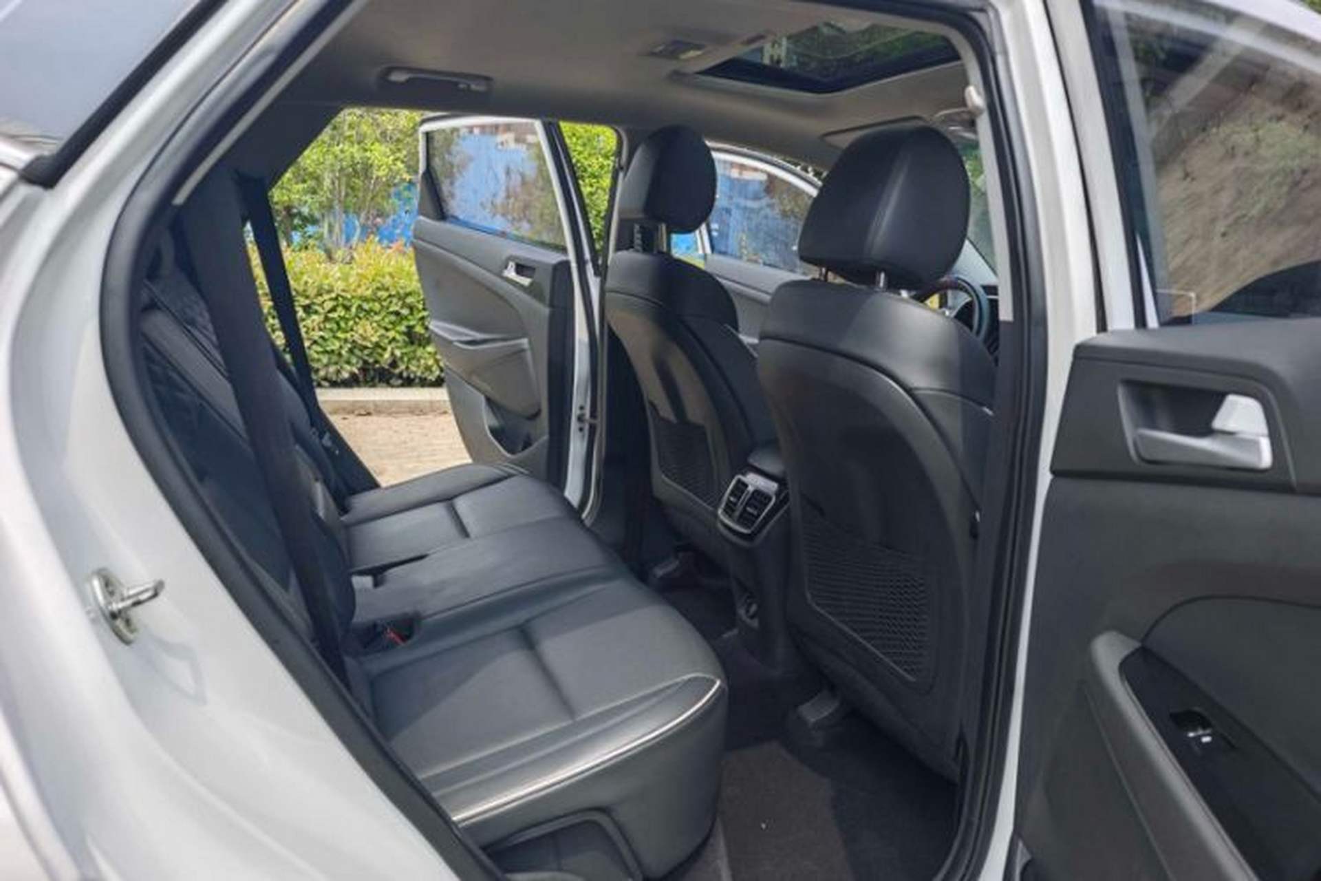 Used Hyundai Tucson 2020 280TGDi Two-Wheel-Drive GLS Smart Connectivity Version China VI Standard Interior 4