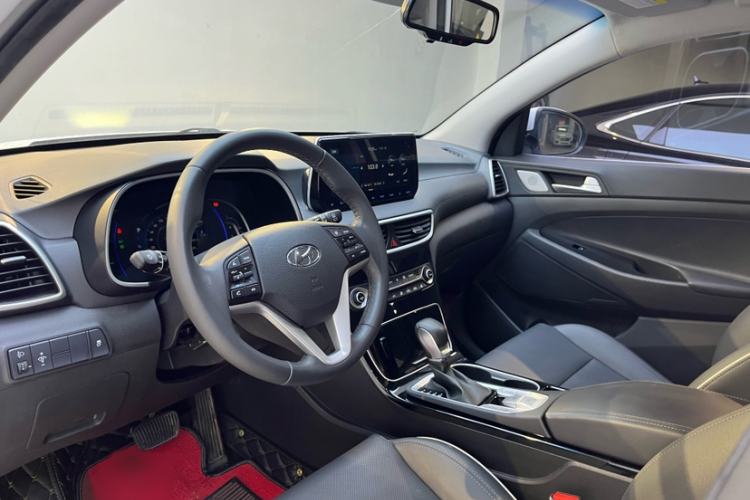 Used Hyundai Tucson 2020 280TGDi Two-Wheel-Drive GLS Smart Connectivity Version China VI Standard Interior 4