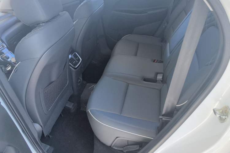 Used Hyundai Tucson 2020 280TGDi Two-Wheel-Drive GLS Fashion Edition China VI Standard Interior 4