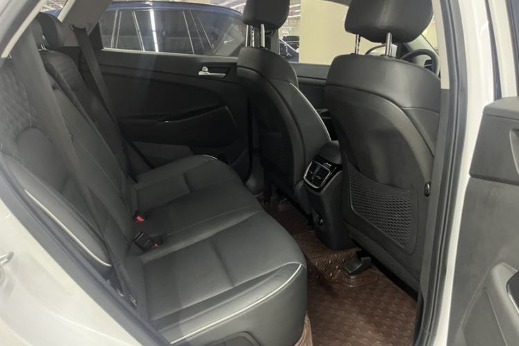 Used Hyundai Tucson 2020 280TGDi Two-Wheel-Drive GLS Smart Connectivity Version China VI Standard Interior 5