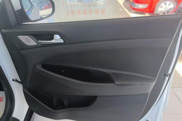 Used Hyundai Tucson 2020 280TGDi Two-Wheel-Drive GLS Fashion Edition China VI Standard Interior 5