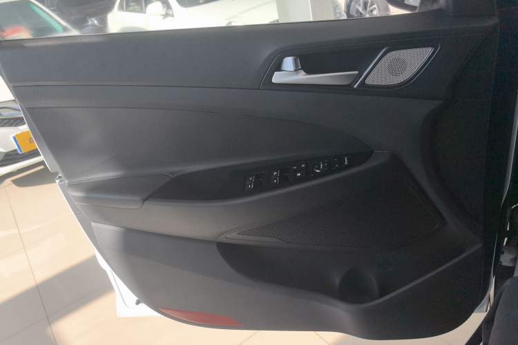 Used Hyundai Tucson 2020 280TGDi Two-Wheel-Drive GLS Fashion Edition China VI Standard Interior 7