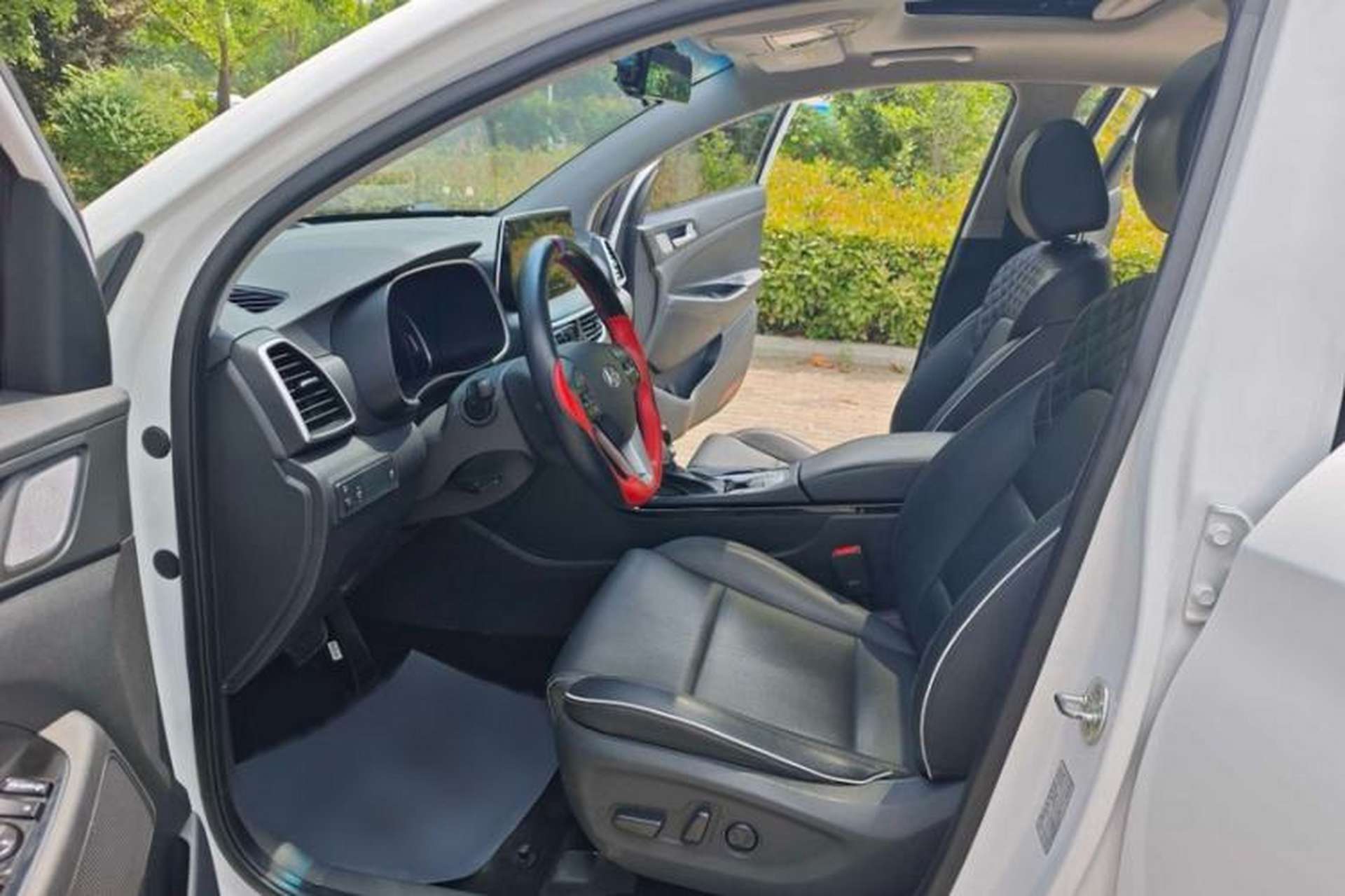 Used Hyundai Tucson 2020 280TGDi Two-Wheel-Drive GLS Smart Connectivity Version China VI Standard Interior 8