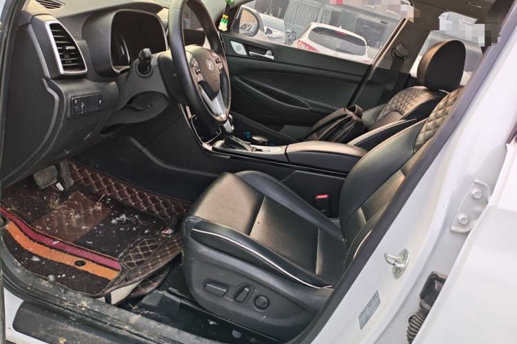 Used Hyundai Tucson 2020 280TGDi Two-Wheel-Drive GLS Fashion Edition China VI Standard Left Front Seat