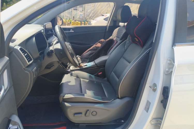 Used Hyundai Tucson 2020 280TGDi Two-Wheel-Drive GLS Fashion Edition China VI Standard Left Front Seat