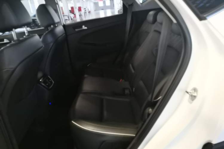 Used Hyundai Tucson 2020 280TGDi Two-Wheel-Drive GLS Smart Connectivity Version China VI Standard Left Rear Seat
