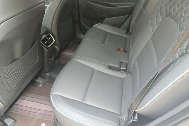 Used Hyundai Tucson 2020 280TGDi Two-Wheel-Drive GLS Fashion Edition China VI Standard Left Rear Seat