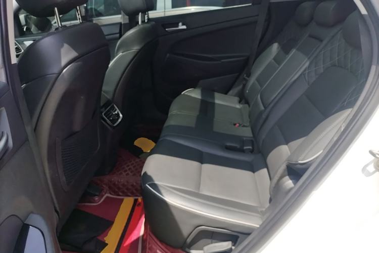 Used Hyundai Tucson 2020 280TGDi Two-Wheel-Drive GLS Fashion Edition China VI Standard Left Rear Seat