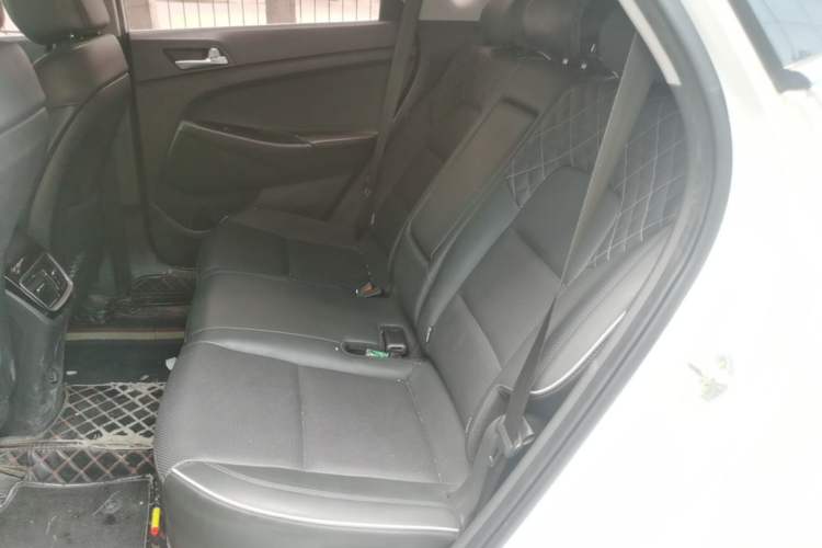 Used Hyundai Tucson 2020 280TGDi Two-Wheel-Drive GLS Fashion Edition China VI Standard Left Rear Seat