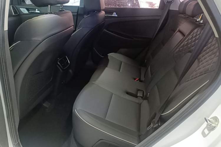Used Hyundai Tucson 2020 280TGDi Two-Wheel-Drive GLS Fashion Edition China VI Standard Left Rear Seat