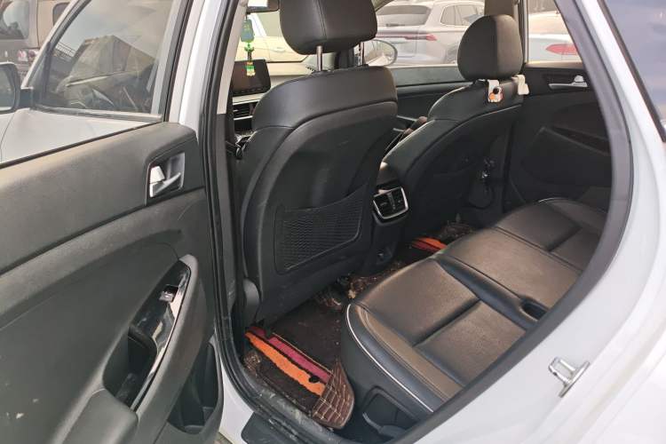 Used Hyundai Tucson 2020 280TGDi Two-Wheel-Drive GLS Fashion Edition China VI Standard Left Rear Seat