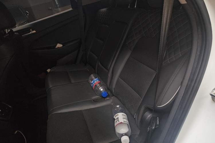 Used Hyundai Tucson 2020 280TGDi Two-Wheel-Drive GLS Smart Connectivity Version China VI Standard Left Rear Seat