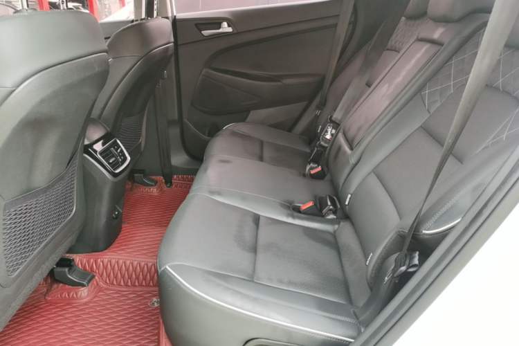 Used Hyundai Tucson 2020 280TGDi Two-Wheel-Drive GLS Fashion Edition China VI Standard Left Rear Seat