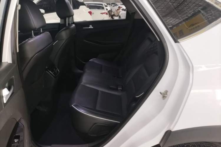 Used Hyundai Tucson 2020 280TGDi Two-Wheel-Drive GLS Fashion Edition China VI Standard Left Rear Seat
