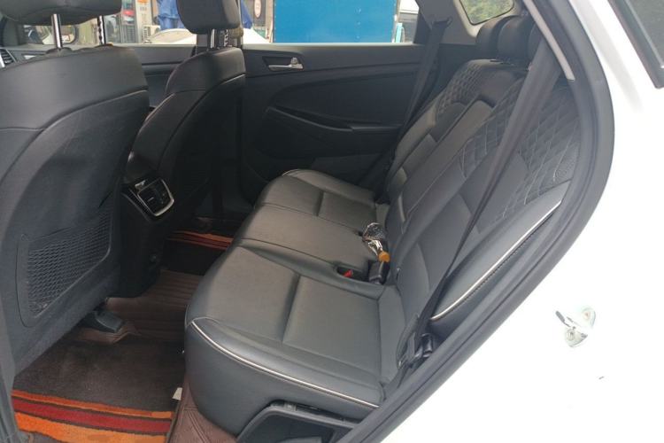 Used Hyundai Tucson 2020 280TGDi Two-Wheel-Drive GLS Fashion Edition China VI Standard Left Rear Seat