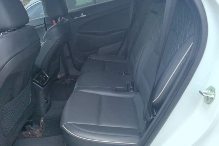 Used Hyundai Tucson 2020 280TGDi Two-Wheel-Drive GLS Fashion Edition China VI Standard Left Rear Seat