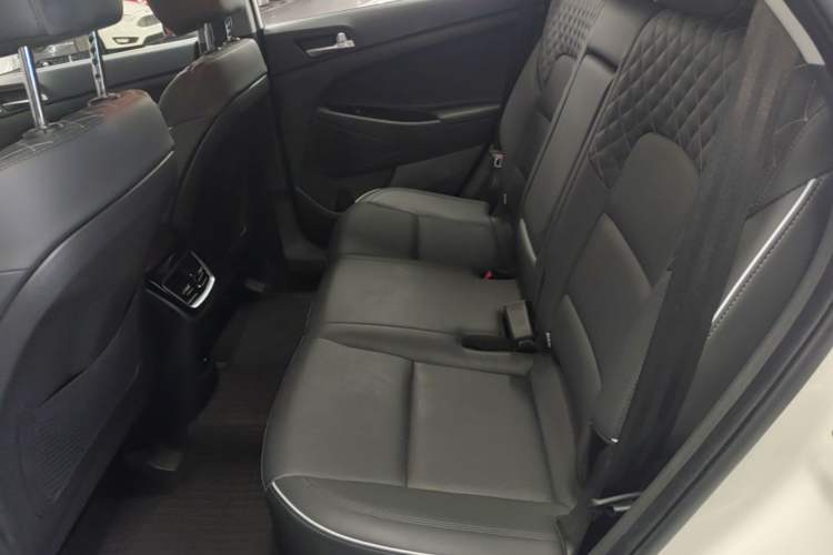 Used Hyundai Tucson 2020 280TGDi Two-Wheel-Drive GLS Smart Connectivity Version China VI Standard Left Rear Seat