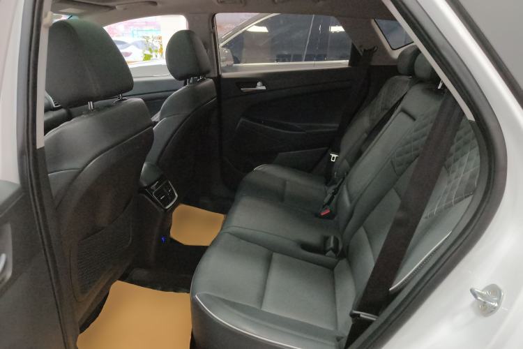 Used Hyundai Tucson 2020 280TGDi Two-Wheel-Drive GLS Fashion Edition China VI Standard Left Rear Seat