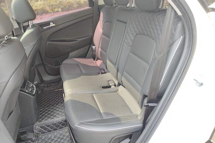 Used Hyundai Tucson 2020 280TGDi Dual-Clutch Two-Wheel Drive Smart Edition Emission Standard China V Left Rear Seat