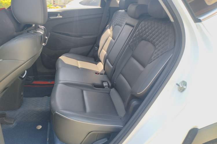 Used Hyundai Tucson 2020 280TGDi Two-Wheel-Drive GLS Fashion Edition China VI Standard Left Rear Seat
