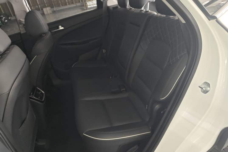 Used Hyundai Tucson 2020 280TGDi Two-Wheel-Drive GLS Fashion Edition China VI Standard Left Rear Seat