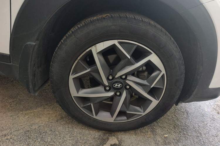Used Hyundai Tucson 2020 280 TGDi Two-Wheel-Drive DLX Smart Enjoyment Version China VI Standard Right Front Wheel Hub