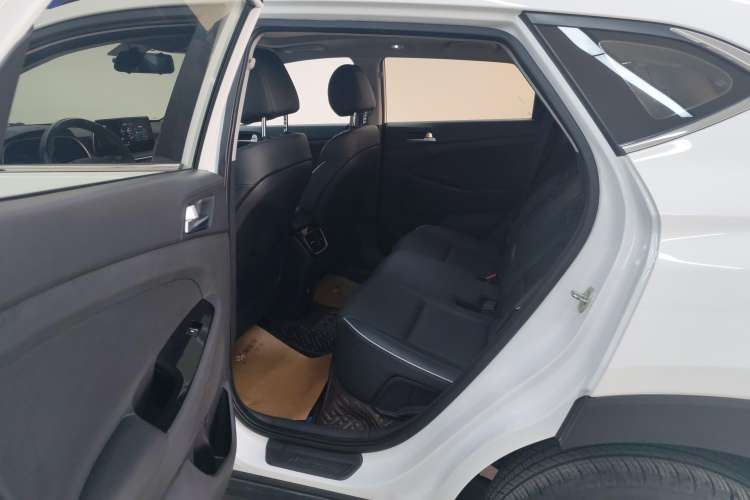 Used Hyundai Tucson 2020 280TGDi Two-Wheel-Drive GLS Fashion Edition China VI Standard Right Rear Seat