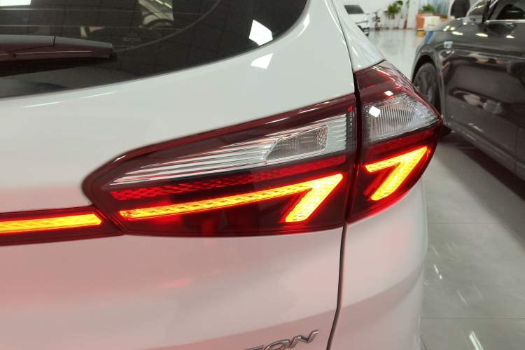 Used Hyundai Tucson 2020 280TGDi Two-Wheel-Drive GLS Fashion Edition China VI Standard Right Rear Taillight