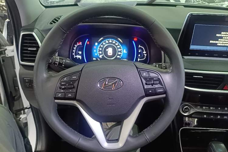 Used Hyundai Tucson 2020 280TGDi Two-Wheel-Drive GLS Fashion Edition China VI Standard Steering Wheel