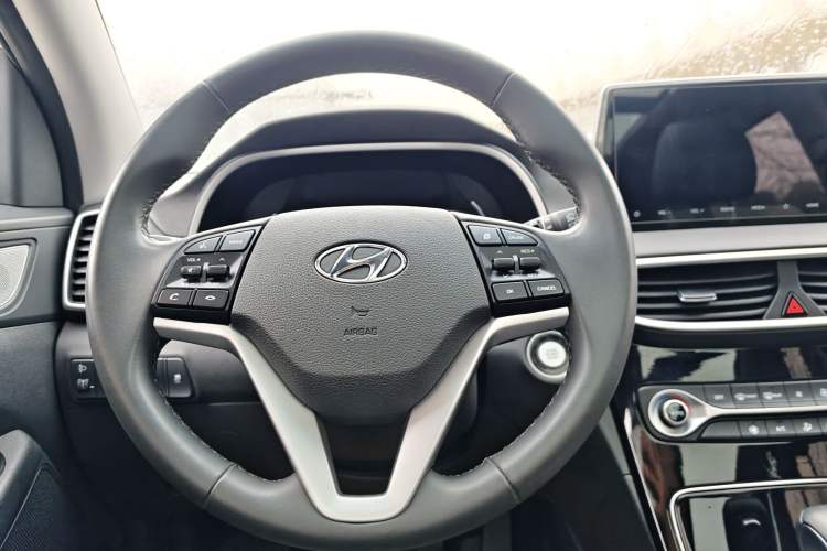 Used Hyundai Tucson 2020 280TGDi Two-Wheel-Drive GLS Fashion Edition China VI Standard Steering Wheel