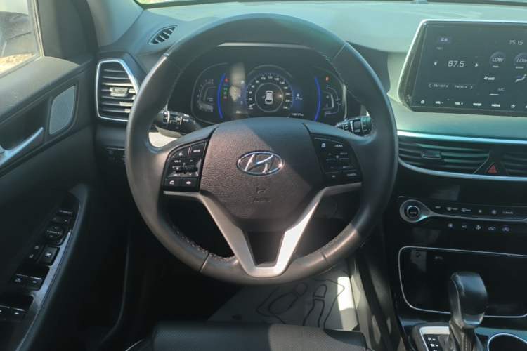 Used Hyundai Tucson 2020 280TGDi Two-Wheel-Drive GLS Fashion Edition China VI Standard Steering Wheel