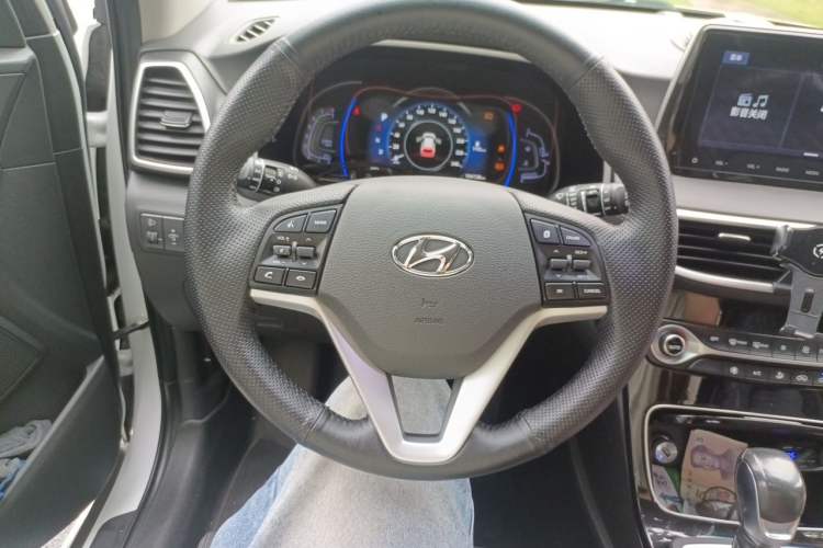 Used Hyundai Tucson 2020 280TGDi Two-Wheel-Drive GLS Fashion Edition China VI Standard Steering Wheel