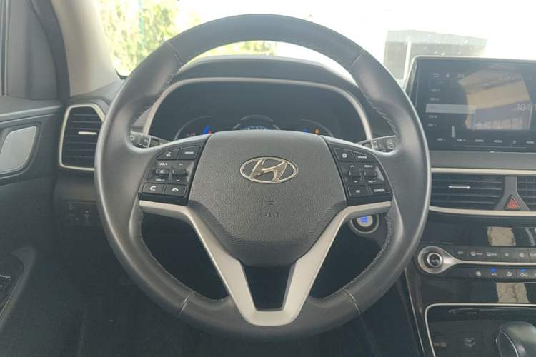 Used Hyundai Tucson 2020 280TGDi Two-Wheel-Drive GLS Fashion Edition China VI Standard Steering Wheel