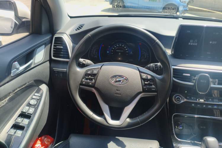 Used Hyundai Tucson 2020 280TGDi Two-Wheel-Drive GLS Fashion Edition China VI Standard Steering Wheel
