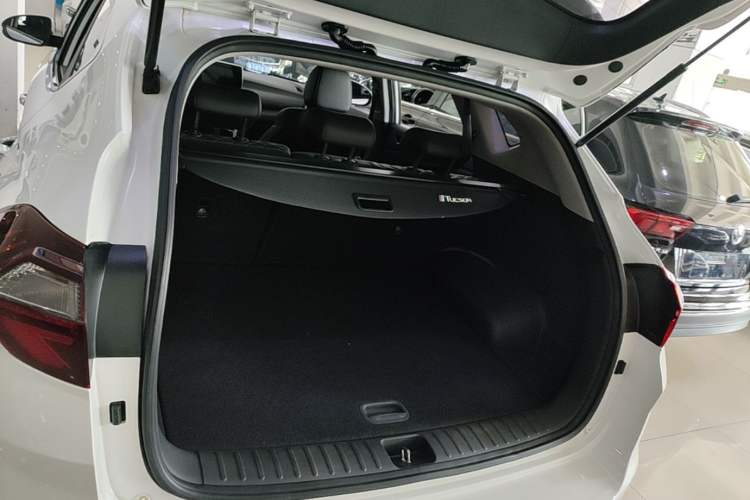 Used Hyundai Tucson 2020 280TGDi Two-Wheel-Drive GLS Fashion Edition China VI Standard Trunk