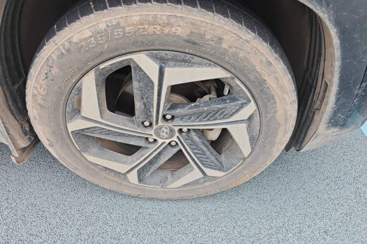 Used Hyundai Tucson 2021 Tucson L 1.5T DCT Luxury Prestige Edition Right Front Wheel Hub