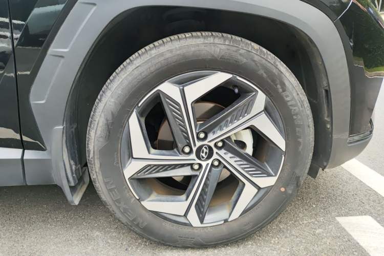 Used Hyundai Tucson 2021 Tucson L 1.5T DCT Luxury Prestige Edition Right Front Wheel Hub