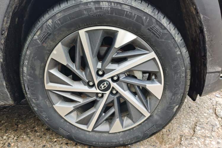 Used Hyundai Tucson 2021 Tucson L 1.5T DCT GLX Elite Edition Right Front Wheel Hub