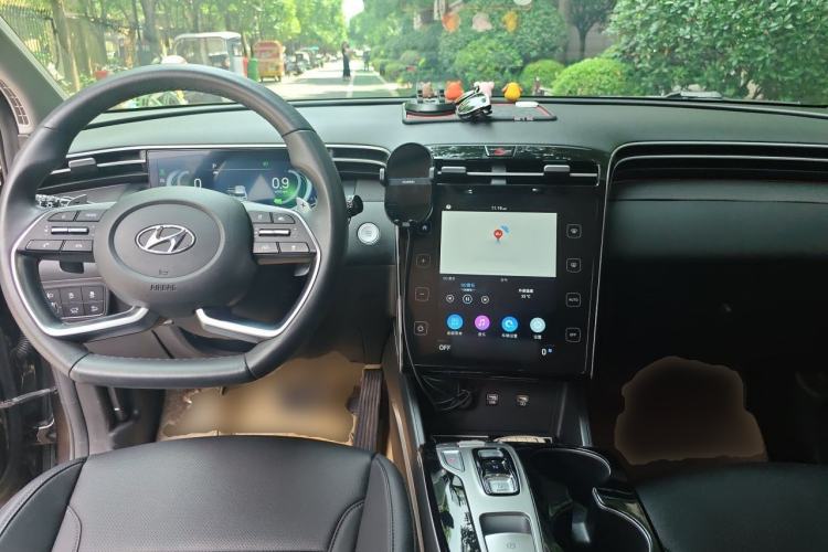Used Hyundai Tucson  Center Console