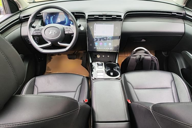 Used Hyundai Tucson  Center Console
