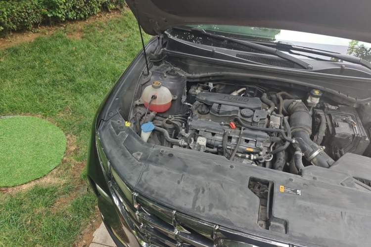 Used Hyundai Tucson  Engine Bay Right