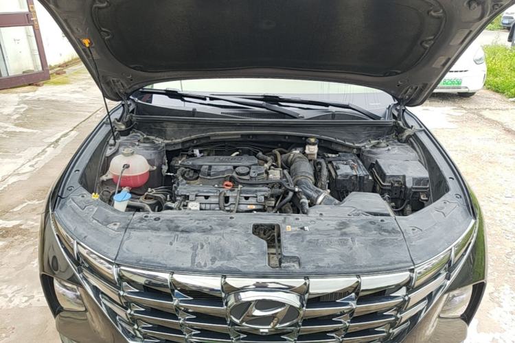 Used Hyundai Tucson  Engine Bay